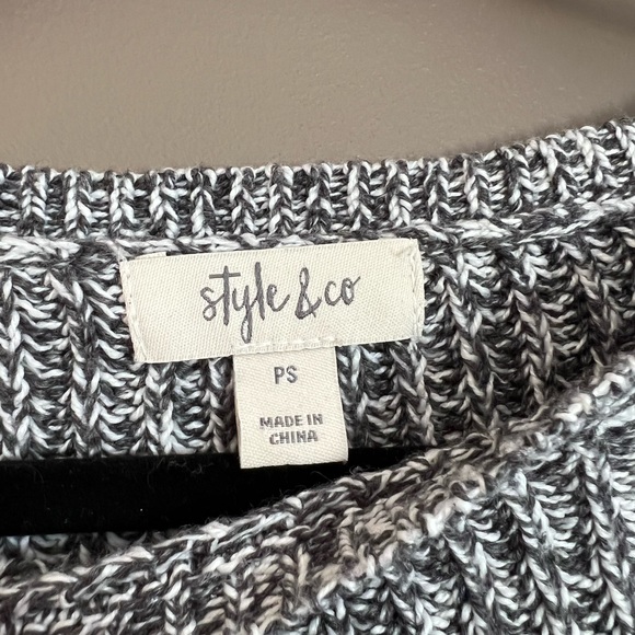 Sweater from Hudson’s Bay - Picture 3 of 6